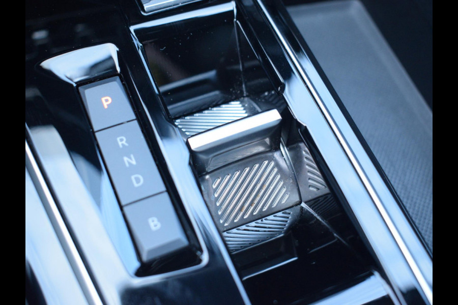 Peugeot 3008 1.6 HYbrid 180 Allure Pack Business NAVIGATIE | CARPLAY | ACHTERUITRIJCAMERA MET SENSOREN | STOELVERWARMING |