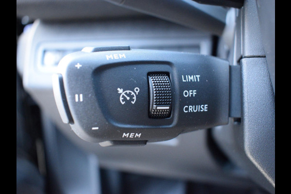 Peugeot 3008 1.6 HYbrid 180 Allure Pack Business NAVIGATIE | CARPLAY | ACHTERUITRIJCAMERA MET SENSOREN | STOELVERWARMING |