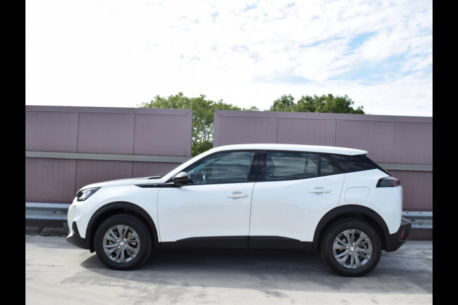 Peugeot e-2008 EV Active Pack 50 kWh | Navigatie | Parkeersensoren achter | Keyless start | Apple Carplay/Android Auto | All Season |