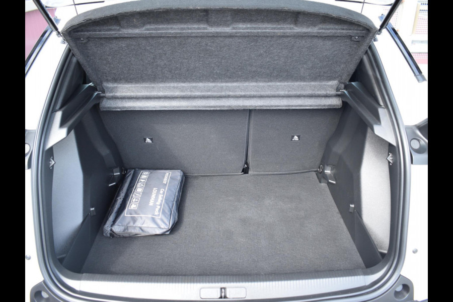 Peugeot e-2008 EV Active Pack 50 kWh | Navigatie | Parkeersensoren achter | Keyless start | Apple Carplay/Android Auto | All Season |