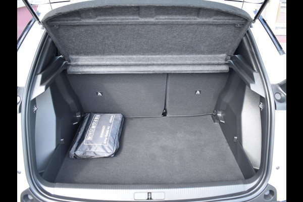 Peugeot e-2008 EV Active Pack 50 kWh | Navigatie | Parkeersensoren achter | Keyless start | Apple Carplay/Android Auto | All Season |