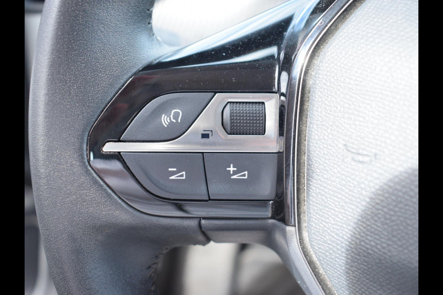 Peugeot e-2008 EV Active Pack 50 kWh | Navigatie | Parkeersensoren achter | Keyless start | Apple Carplay/Android Auto | All Season |