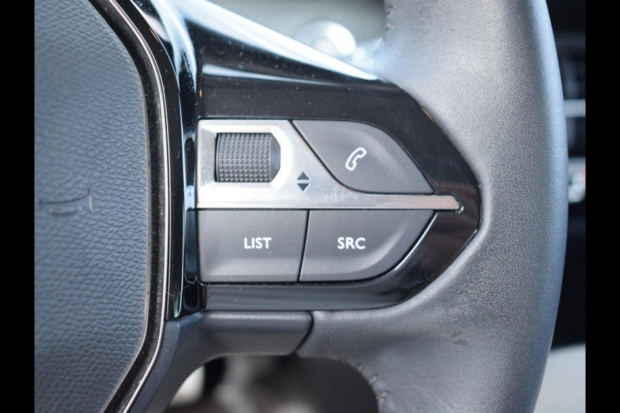 Peugeot e-2008 EV Active Pack 50 kWh | Navigatie | Parkeersensoren achter | Keyless start | Apple Carplay/Android Auto | All Season |