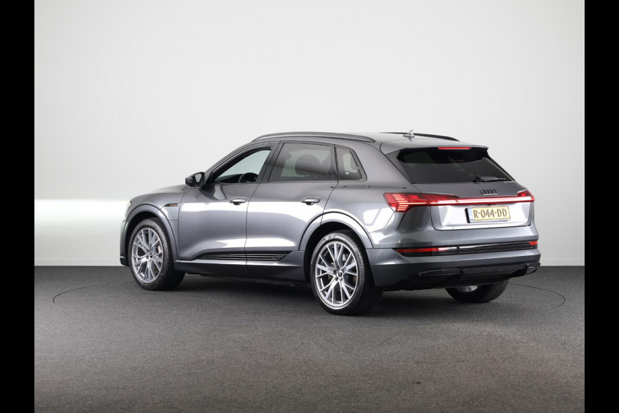 Audi e-tron 55 quattro S-line 95 kWh 408 pk | SoH 93% | Navigatie | Panorama dak | Parkeersensoren ( park assist ) | Achteruitrijcamera