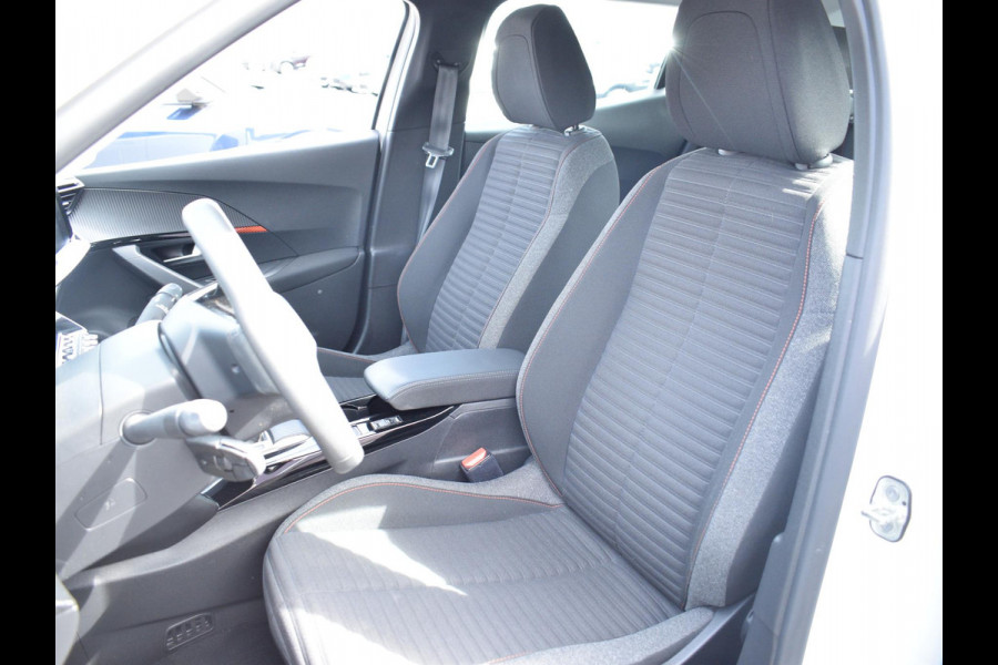 Peugeot e-2008 EV Active Pack 50 kWh | Navigatie | Parkeersensoren achter | Keyless start | Apple Carplay/Android Auto | All Season |