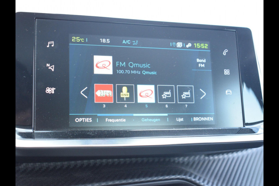Peugeot e-2008 EV Active Pack 50 kWh | Navigatie | Parkeersensoren achter | Keyless start | Apple Carplay/Android Auto | All Season |