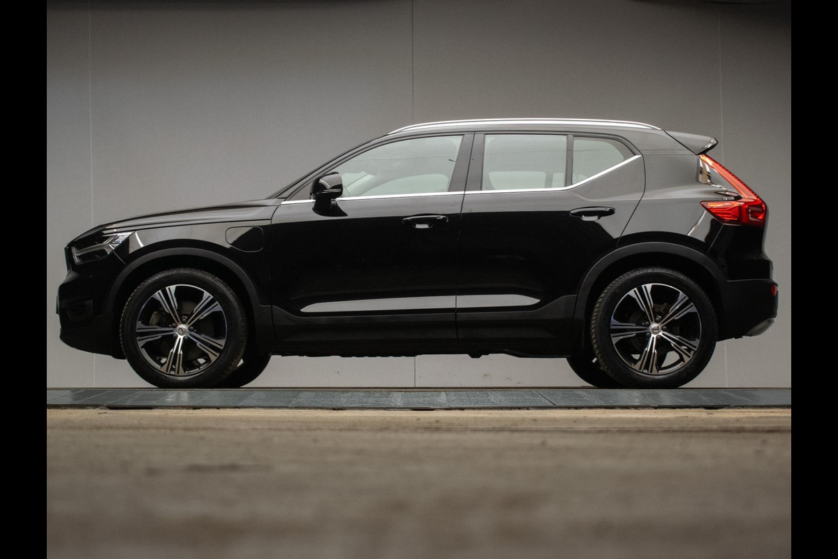 Volvo XC40 1.5 T5 Recharge Inscription (APPLE CARPLAY,HARMAN/KARDON,NAVI,STOELVERWARMING,LEDER,3D VIEW,LED,CAMERA,PDC,NETTESTAAT)