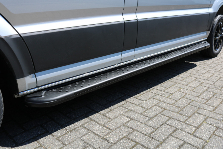 Volkswagen Crafter 2.0 TDI 140pk L3 H3 DC Automaat Airco Navigatie Apple Carplay Camera