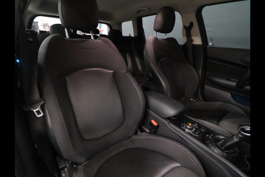 MINI Clubman 1.5 Cooper Chili Serious Business AUTOMAAT [NAVIGATIE, STOELVERWARMING, LED, VOL LEDER, PDC V+A, CRUISE CONTROL, BLUETOOTH TELEFOON, CLIMATE CONTROL, NIEUWSTAAT]