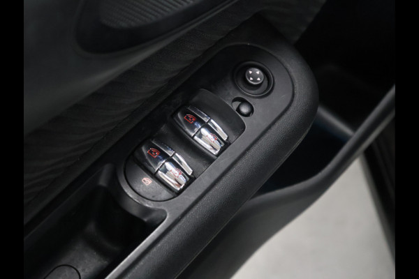 MINI Clubman 1.5 Cooper Chili Serious Business AUTOMAAT [NAVIGATIE, STOELVERWARMING, LED, VOL LEDER, PDC V+A, CRUISE CONTROL, BLUETOOTH TELEFOON, CLIMATE CONTROL, NIEUWSTAAT]