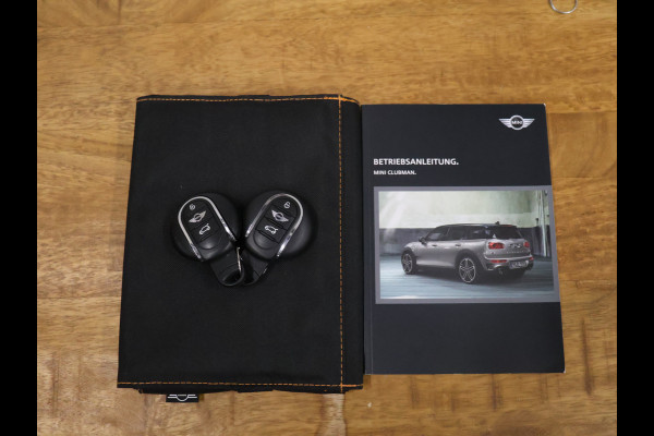 MINI Clubman 1.5 Cooper Chili Serious Business AUTOMAAT [NAVIGATIE, STOELVERWARMING, LED, VOL LEDER, PDC V+A, CRUISE CONTROL, BLUETOOTH TELEFOON, CLIMATE CONTROL, NIEUWSTAAT]