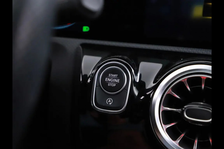 Mercedes-Benz CLA-Klasse AMG Pano Sfeer CarPlay Memory NAP
