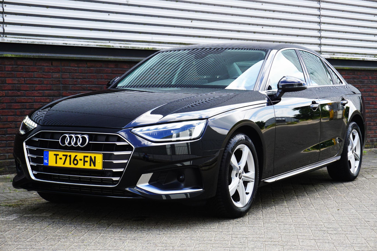 Audi A4 Limousine 35 TFSI 150PK Virtual Cockpit/Sportstoelen Dealeronderhouden/All-Seasonbanden.