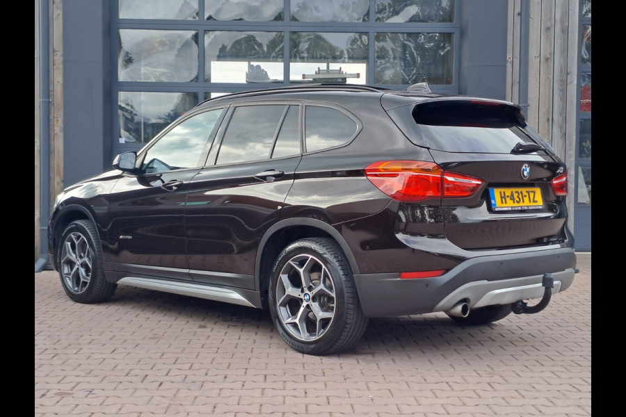BMW X1 sDrive18i High Executive | Automaat | Leder | Pano | Trekhaak | Cruise | PDC | All-seasons |