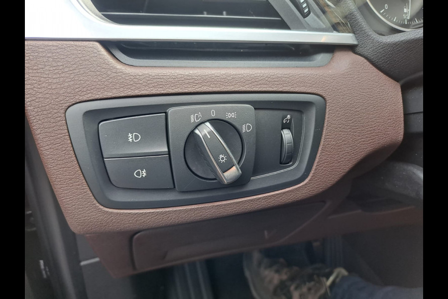 BMW X1 sDrive18i High Executive | Automaat | Leder | Pano | Trekhaak | Cruise | PDC | All-seasons |