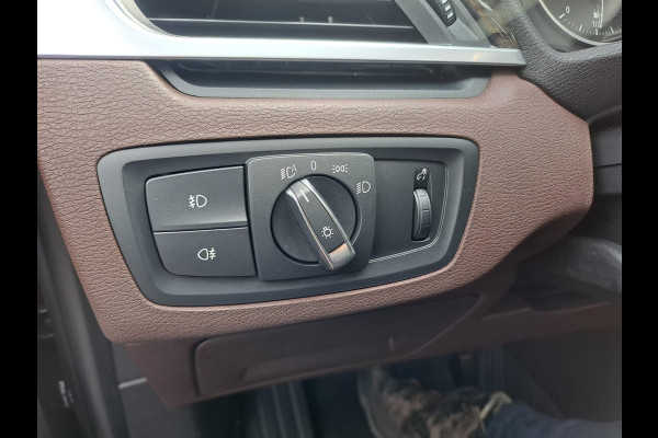 BMW X1 sDrive18i High Executive | Automaat | Leder | Pano | Trekhaak | Cruise | PDC | All-seasons |