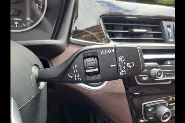 BMW X1 sDrive18i High Executive | Automaat | Leder | Pano | Trekhaak | Cruise | PDC | All-seasons |
