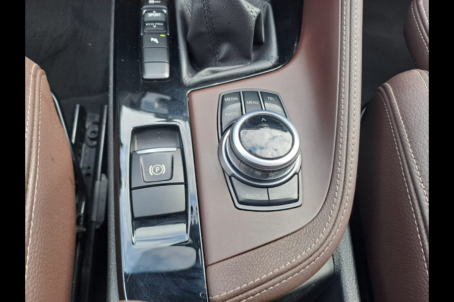 BMW X1 sDrive18i High Executive | Automaat | Leder | Pano | Trekhaak | Cruise | PDC | All-seasons |