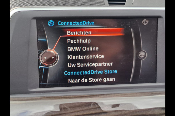 BMW X1 sDrive18i High Executive | Automaat | Leder | Pano | Trekhaak | Cruise | PDC | All-seasons |