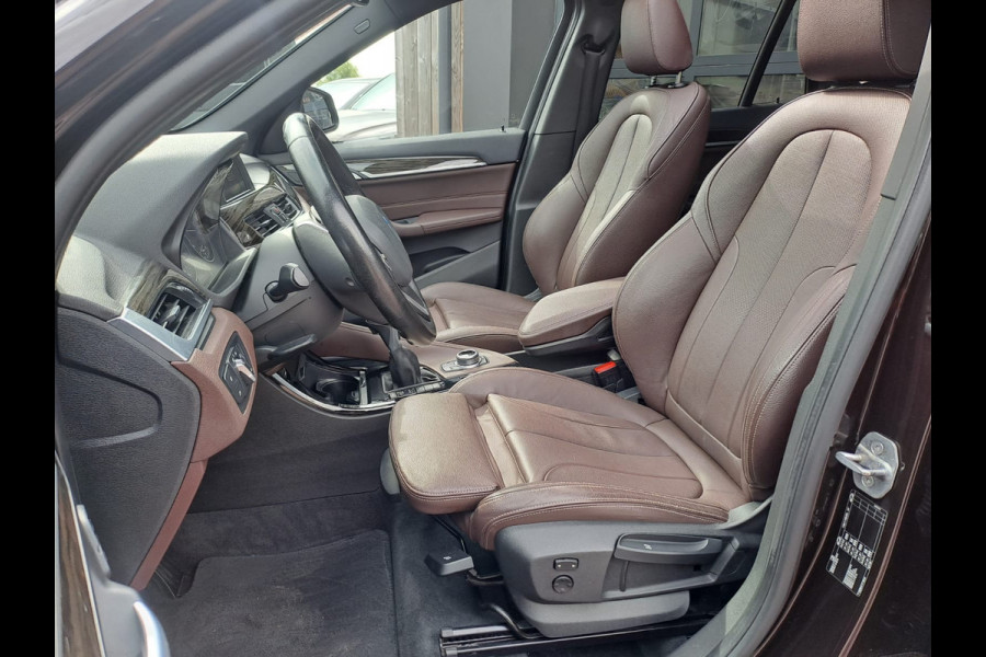 BMW X1 sDrive18i High Executive | Automaat | Leder | Pano | Trekhaak | Cruise | PDC | All-seasons |