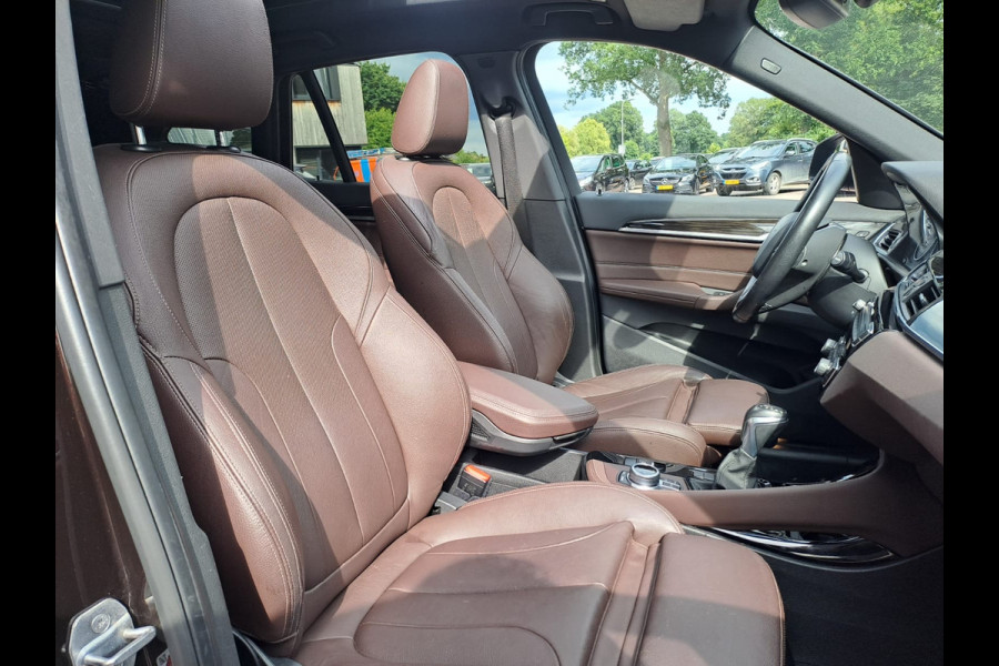 BMW X1 sDrive18i High Executive | Automaat | Leder | Pano | Trekhaak | Cruise | PDC | All-seasons |