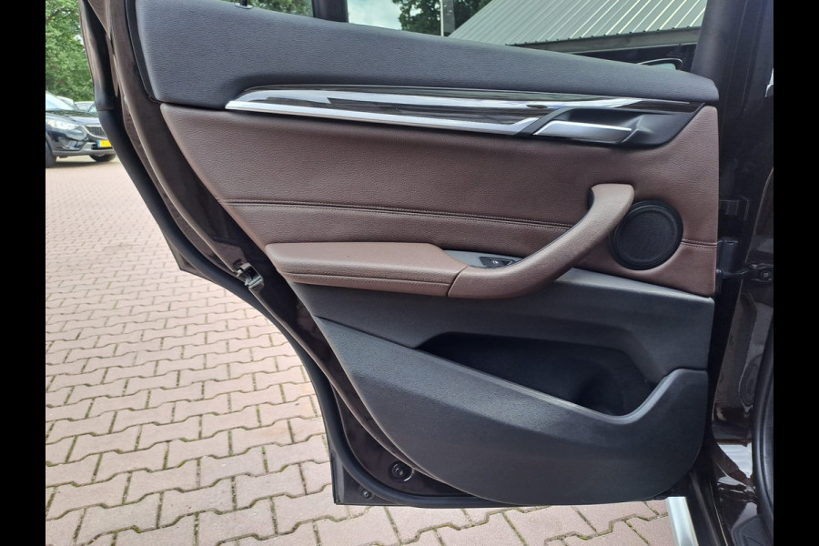 BMW X1 sDrive18i High Executive | Automaat | Leder | Pano | Trekhaak | Cruise | PDC | All-seasons |