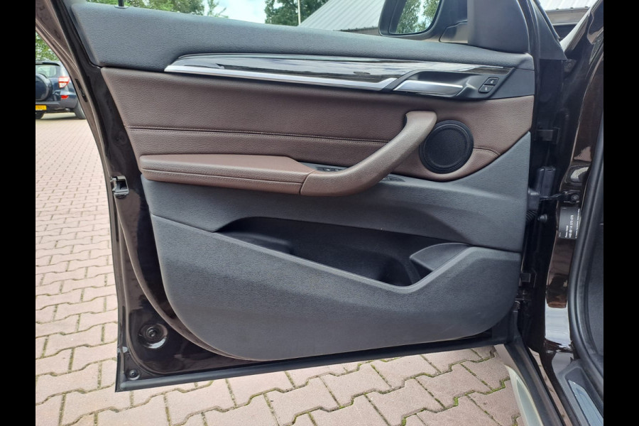 BMW X1 sDrive18i High Executive | Automaat | Leder | Pano | Trekhaak | Cruise | PDC | All-seasons |