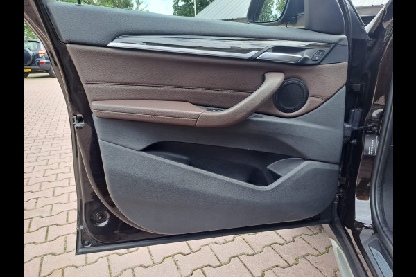 BMW X1 sDrive18i High Executive | Automaat | Leder | Pano | Trekhaak | Cruise | PDC | All-seasons |