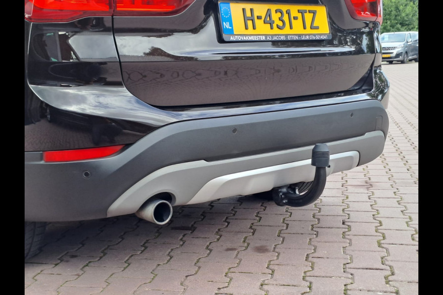 BMW X1 sDrive18i High Executive | Automaat | Leder | Pano | Trekhaak | Cruise | PDC | All-seasons |