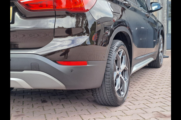 BMW X1 sDrive18i High Executive | Automaat | Leder | Pano | Trekhaak | Cruise | PDC | All-seasons |