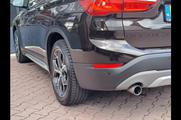 BMW X1 sDrive18i High Executive | Automaat | Leder | Pano | Trekhaak | Cruise | PDC | All-seasons |