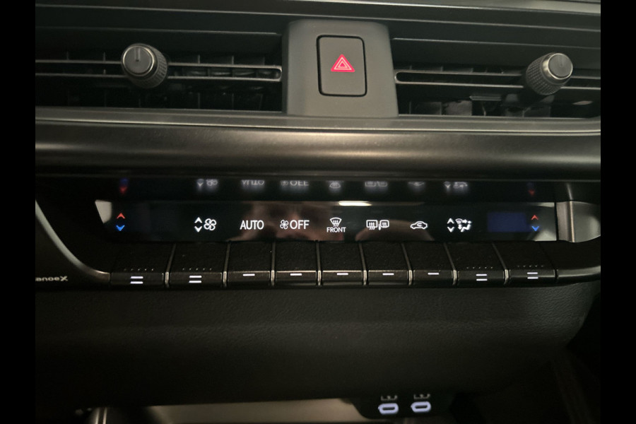 Lexus UX 300e Business Line 73 kWh | Nieuwprijs € 55.100,00, 45% korting | Adaptieve cruise control | Achteruitrijcamera | Premium kwaliteit voor een topprijs
