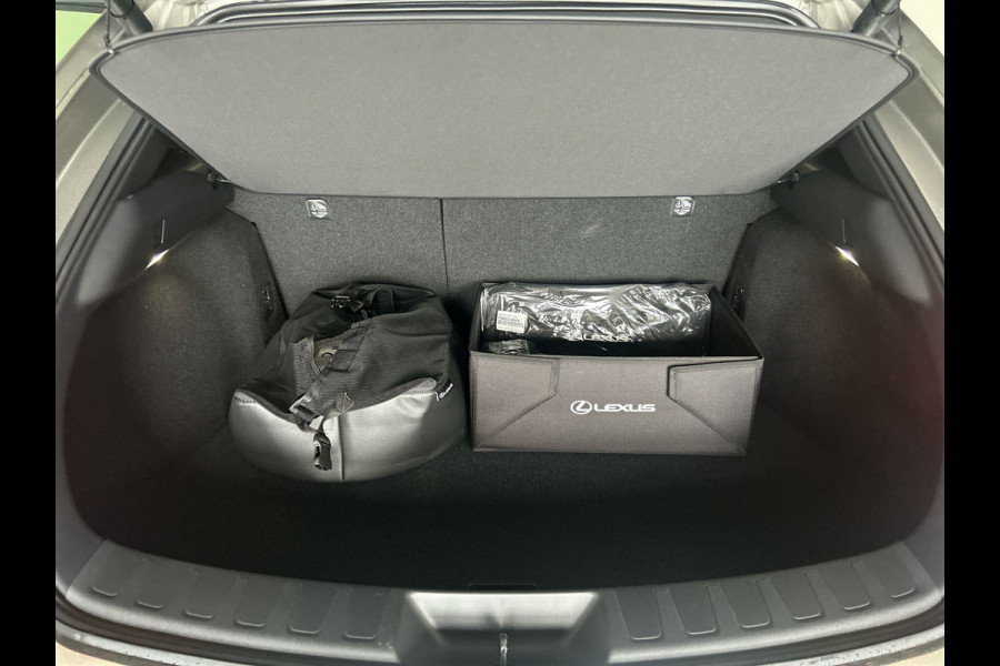 Lexus UX 300e Business Line 73 kWh | Nieuwprijs € 55.100,00, 45% korting | Adaptieve cruise control | Achteruitrijcamera | Premium kwaliteit voor een topprijs