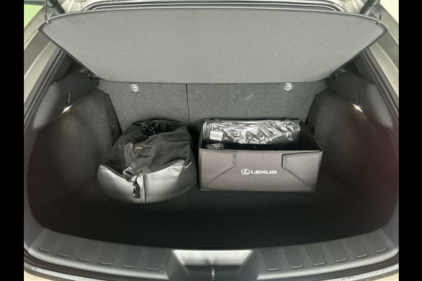 Lexus UX 300e Business Line 73 kWh | Nieuwprijs € 55.100,00, 45% korting | Adaptieve cruise control | Achteruitrijcamera | Premium kwaliteit voor een topprijs