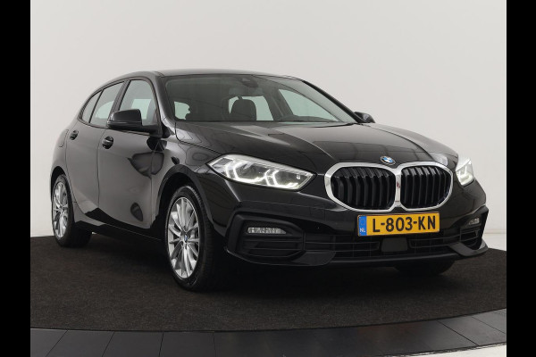 BMW 1-serie 120i Business Edition | Stoelverwarming | Sportstoelen | Carplay | Live Cockpit | Navigatie | Climate control | Parkeerhulp | Cruise control