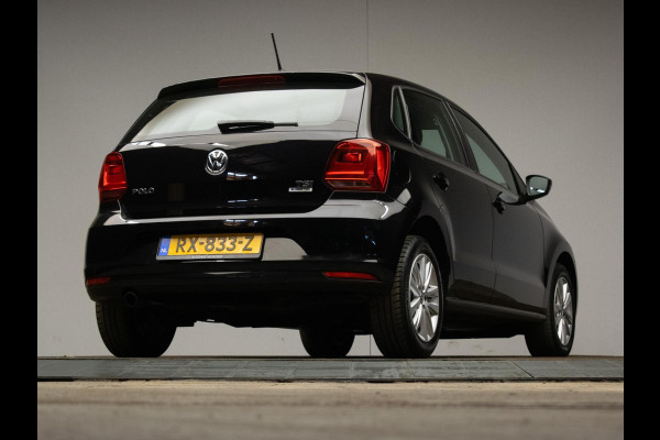 Volkswagen Polo 1.2 TSI Comfortline Business R (NAVI,LED,CRUISE,AIRCO,LM VELGEN,SPORTSTOELEN,PDC,ELECTRISCH PAKKET,NETTESTAAT)