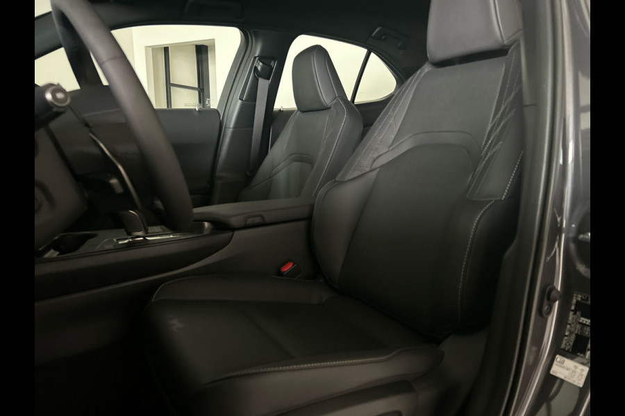 Lexus UX 300e Luxury Line 73 kWh | 45% korting | Winter-pakket | Tech Pack | Mooi groot multimedia scherm | Navigatie | Nieuwprijs € 61.095,00 | Premium kwaliteit voor een topprijs