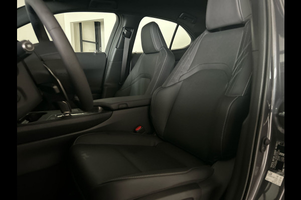 Lexus UX 300e Luxury Line 73 kWh | 45% korting | Winter-pakket | Tech Pack | Mooi groot multimedia scherm | Navigatie | Nieuwprijs € 61.095,00 | Premium kwaliteit voor een topprijs
