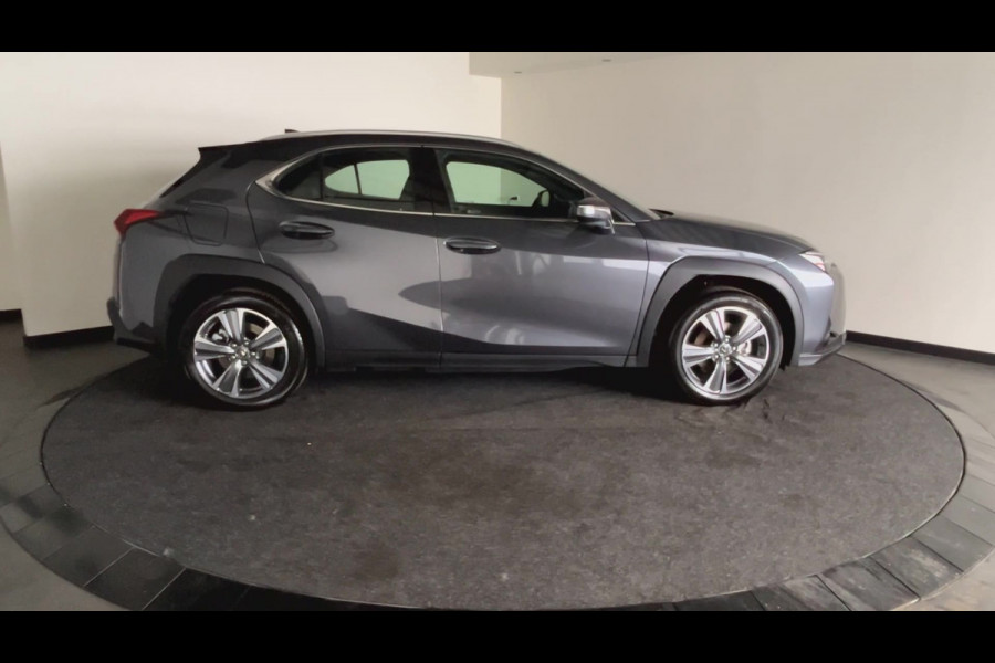 Lexus UX 300e Luxury Line 73 kWh | 45% korting | Winter-pakket | Tech Pack | Mooi groot multimedia scherm | Navigatie | Nieuwprijs € 61.095,00 | Premium kwaliteit voor een topprijs