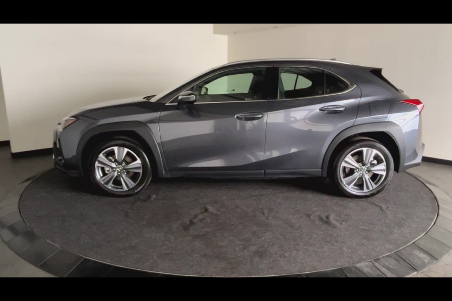 Lexus UX 300e Luxury Line 73 kWh | 45% korting | Winter-pakket | Tech Pack | Mooi groot multimedia scherm | Navigatie | Nieuwprijs € 61.095,00 | Premium kwaliteit voor een topprijs