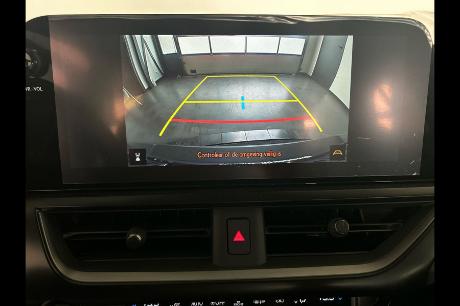 Lexus UX 300e Luxury Line 73 kWh | 45% korting | Winter-pakket | Tech Pack | Mooi groot multimedia scherm | Navigatie | Nieuwprijs € 61.095,00 | Premium kwaliteit voor een topprijs