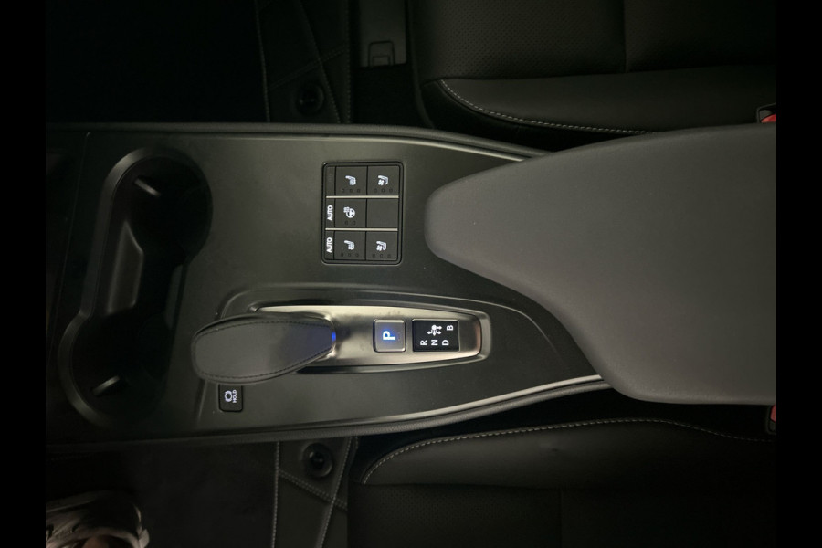 Lexus UX 300e Luxury Line 73 kWh | 45% korting | Winter-pakket | Tech Pack | Mooi groot multimedia scherm | Navigatie | Nieuwprijs € 61.095,00 | Premium kwaliteit voor een topprijs