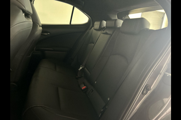 Lexus UX 300e Luxury Line 73 kWh | 45% korting | Winter-pakket | Tech Pack | Mooi groot multimedia scherm | Navigatie | Nieuwprijs € 61.095,00 | Premium kwaliteit voor een topprijs