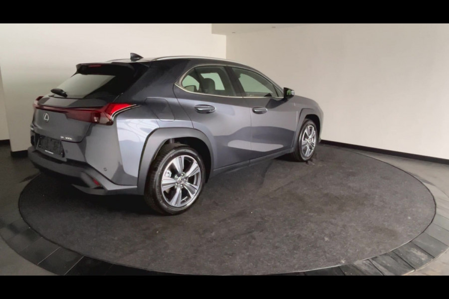 Lexus UX 300e Luxury Line 73 kWh | 45% korting | Winter-pakket | Tech Pack | Mooi groot multimedia scherm | Navigatie | Nieuwprijs € 61.095,00 | Premium kwaliteit voor een topprijs
