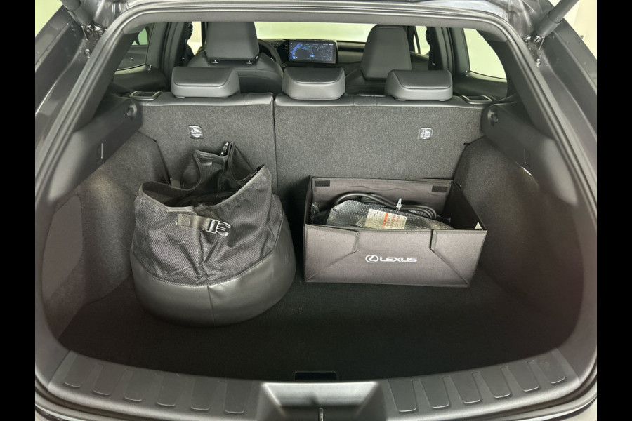 Lexus UX 300e Luxury Line 73 kWh | 45% korting | Winter-pakket | Tech Pack | Mooi groot multimedia scherm | Navigatie | Nieuwprijs € 61.095,00 | Premium kwaliteit voor een topprijs