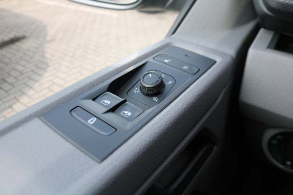 Volkswagen Transporter 2.0 TDI L2 H1 Airco Navigatie Camera Achterklep