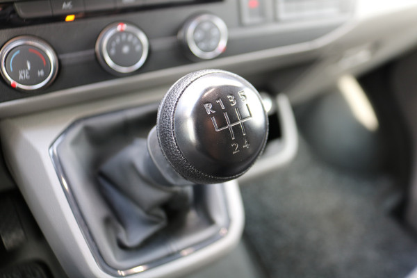 Volkswagen Transporter 2.0 TDI L2 H1 Airco Navigatie Camera Achterklep