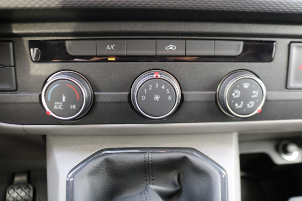 Volkswagen Transporter 2.0 TDI L2 H1 Airco Navigatie Camera Achterklep