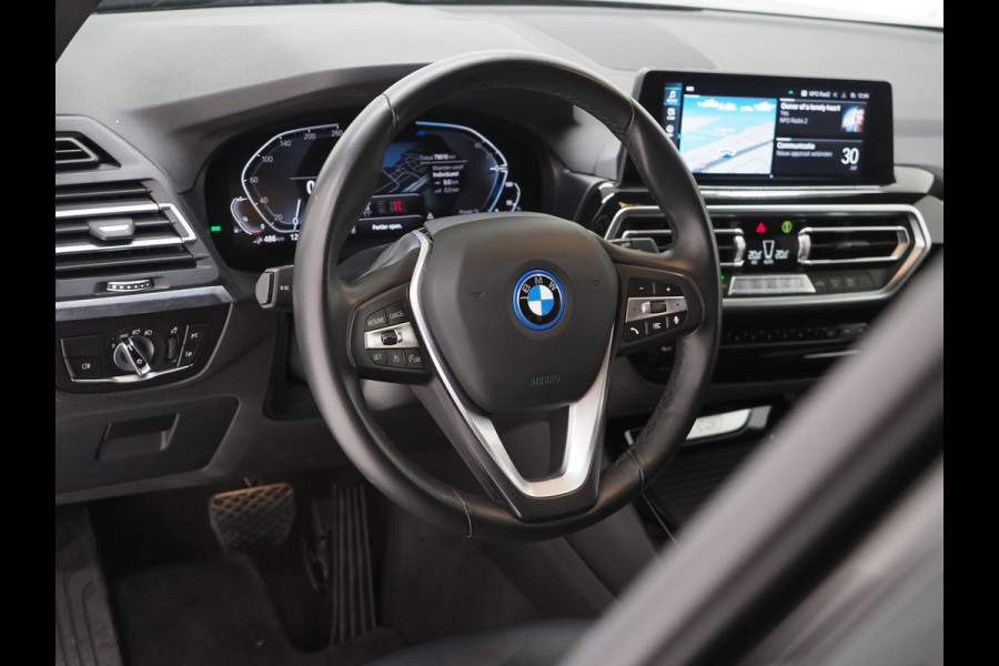 BMW X3 xDrive30e LCI 292PK | Leder | Sportstoelen | Zwarte Hemel | Camera | DAB | Carplay