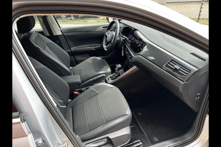 Volkswagen Taigo 1.0 TSI 110pk DSG Style Navigatie Apple Carplay/Android Auto Parkeersensoren Camera Blind Spot Assist Adaptive Cruise Control Stoelverwarming Ledverlichting Climate Control